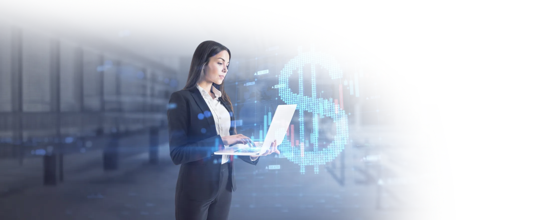 Profissional usando notebook com gráficos financeiros de integração bancária