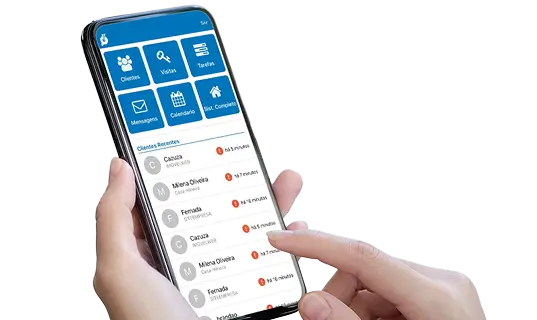 Mão segurando celular com o aplicativo nidotec Imóvel